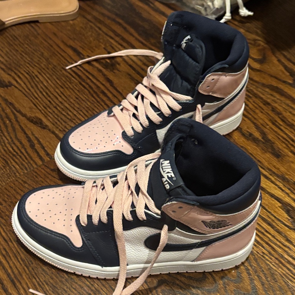 Worn Twice Nike Women's Sneakers - Shiny Pink and Navy